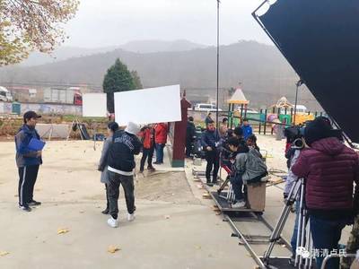 電影《鐵拐》開機(jī) 縣長(zhǎng)來(lái)探班